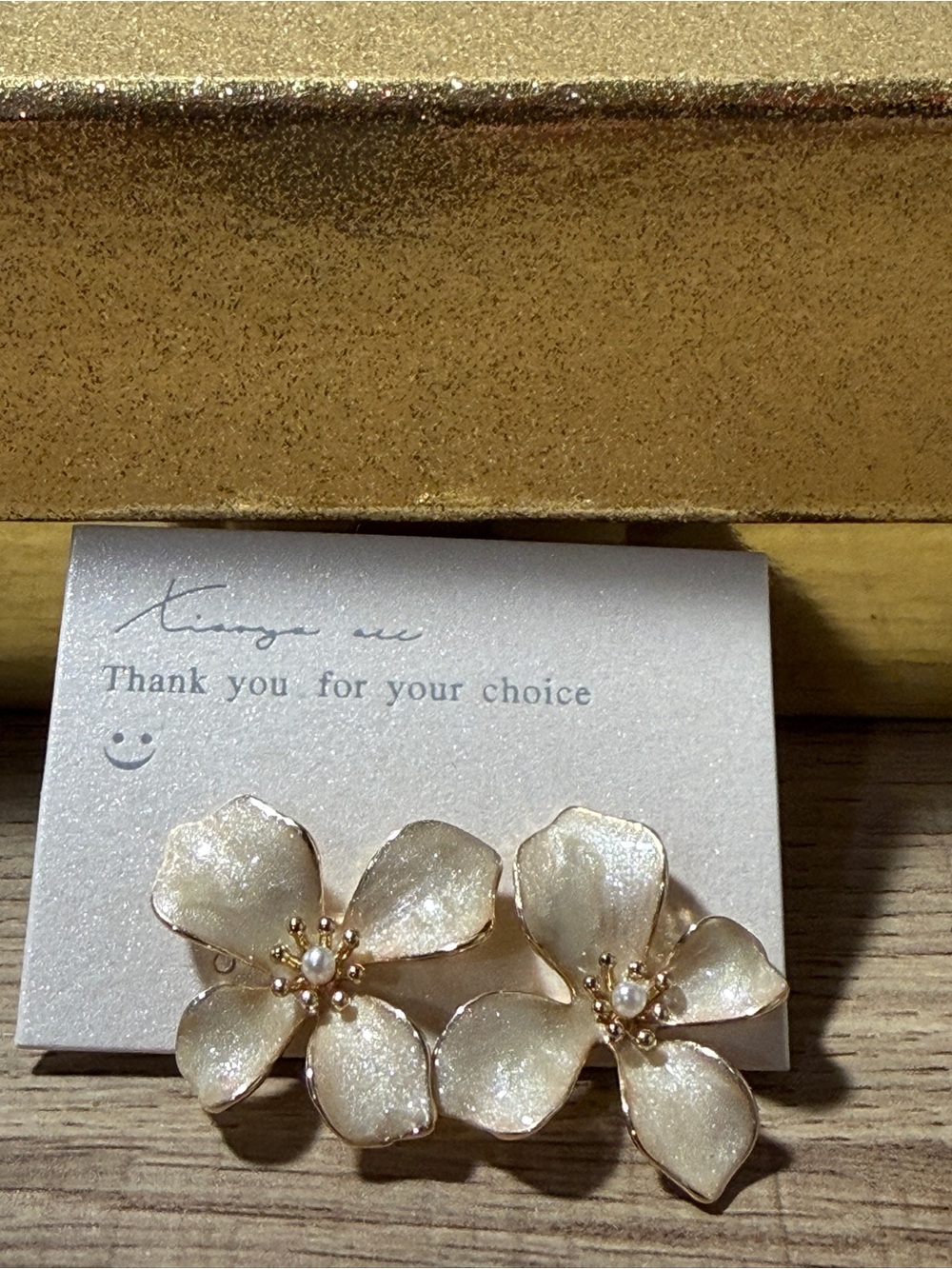 Source Unknown Pearl Cream Floral Earrings